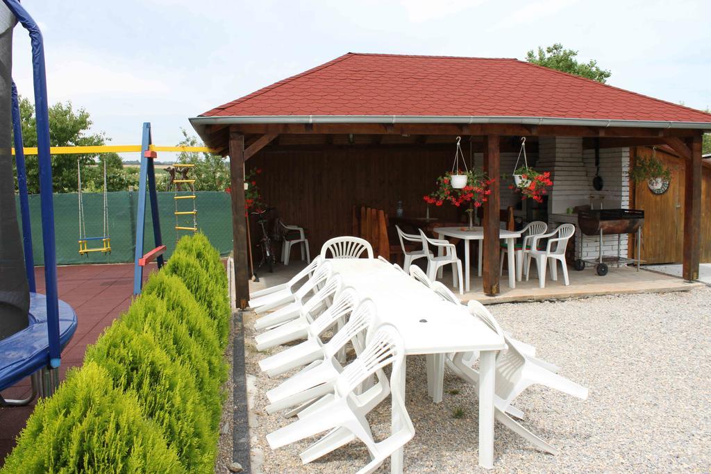 Privat Arcadia Apartment Podhájska Exterior foto